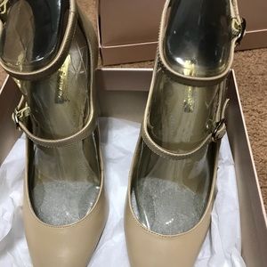 BCBG beige neutral heels NEW